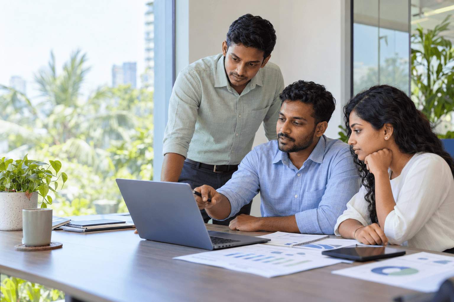 Sri Lankan professionals collaborating on digital marketing